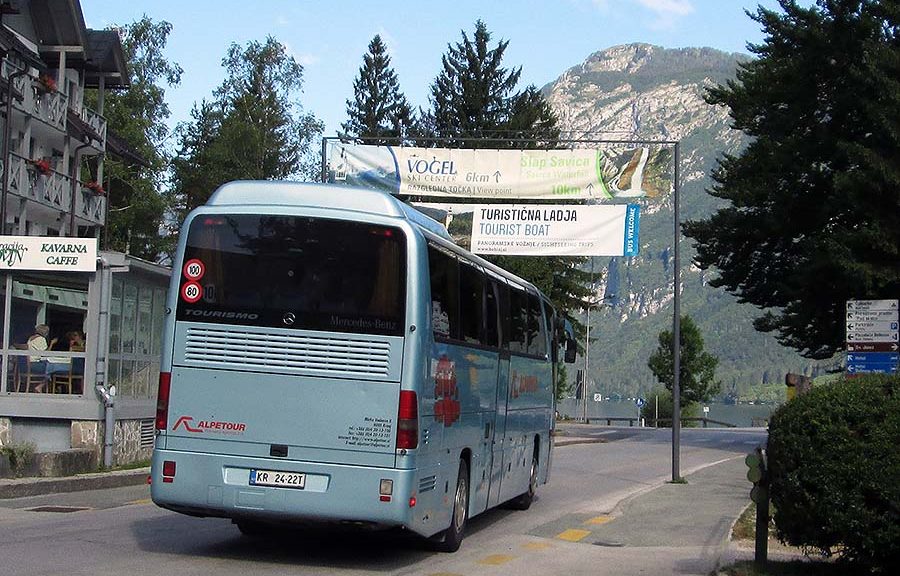Bus am Bohinj-See